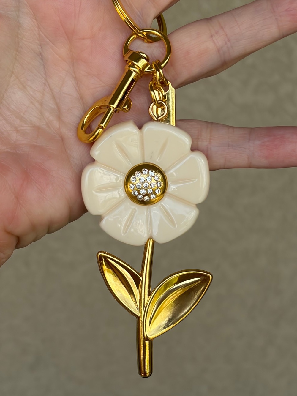 Floral Crystal Center Keychain Charm - Cream & Gold
